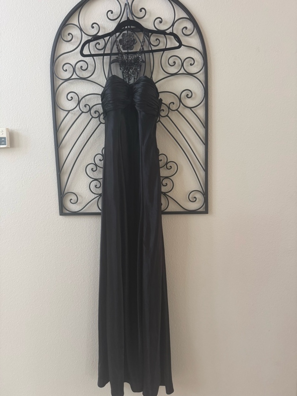 Elegant Black Halter Maxi Dress with Ruched Bodice